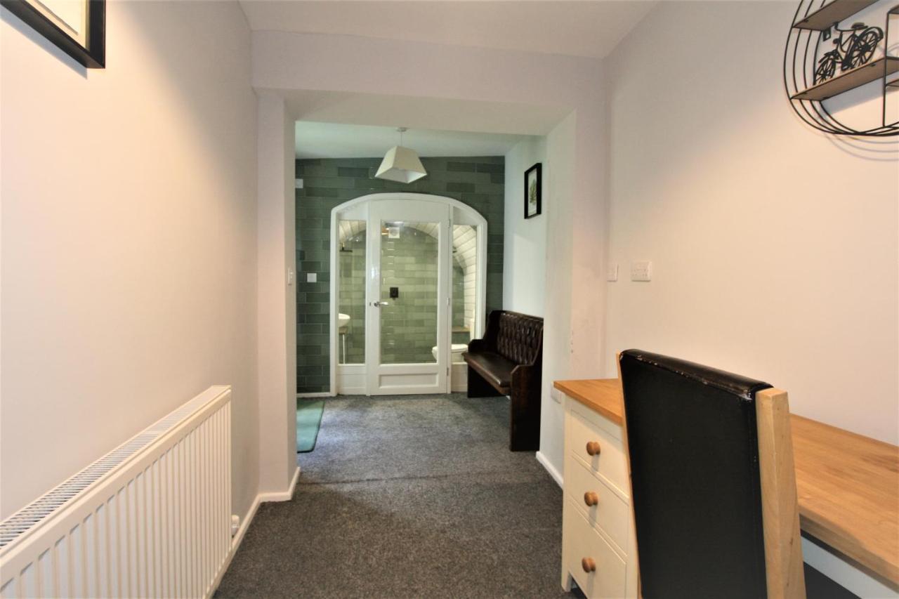 Central Serviced Apartments By Roomsbooked Cheltenham Exterior photo