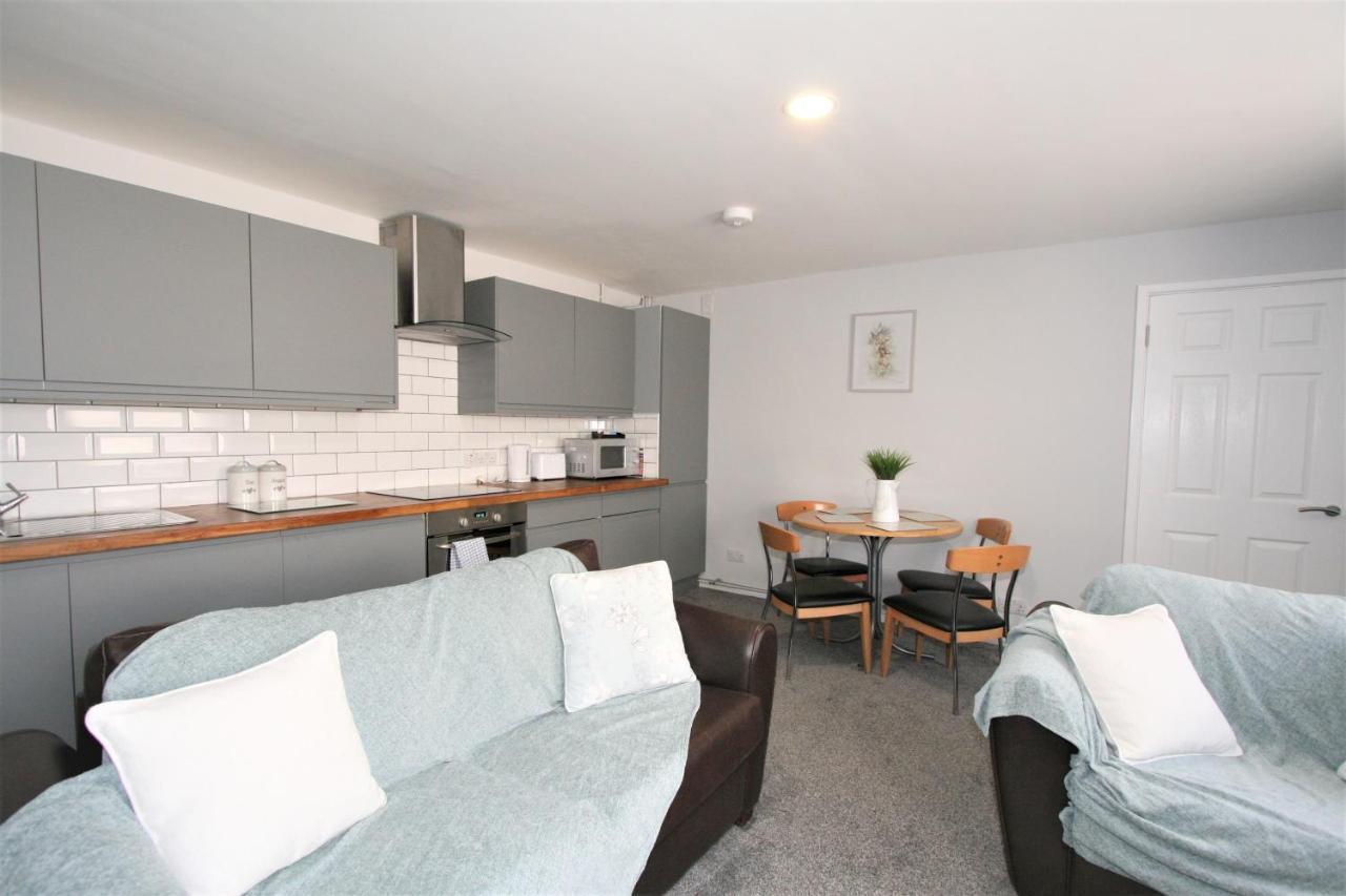 Central Serviced Apartments By Roomsbooked Cheltenham Exterior photo
