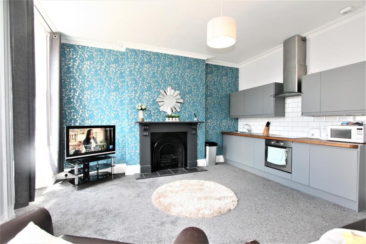 Central Serviced Apartments By Roomsbooked Cheltenham Exterior photo