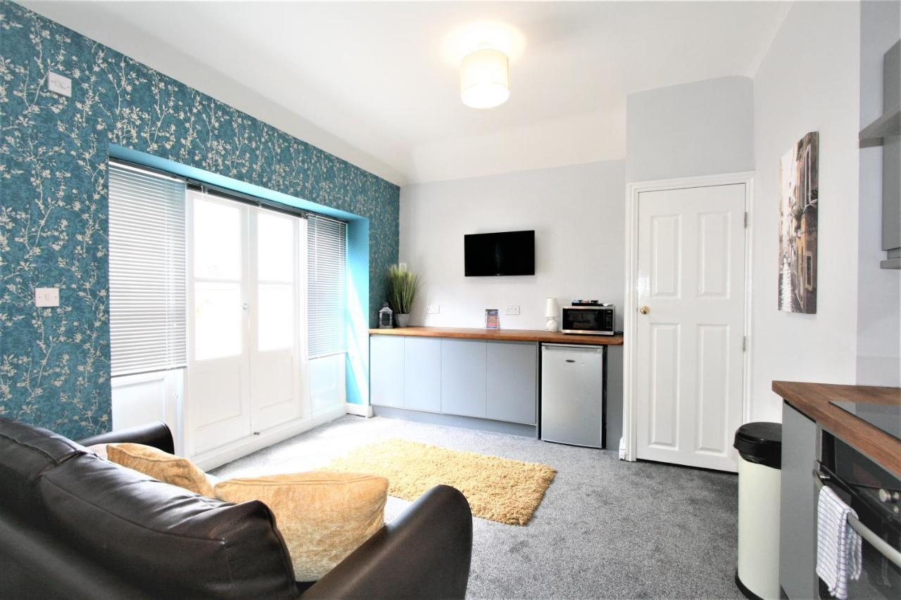 Central Serviced Apartments By Roomsbooked Cheltenham Exterior photo