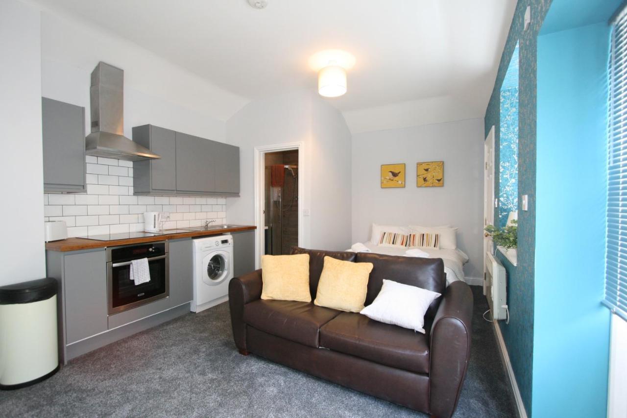 Central Serviced Apartments By Roomsbooked Cheltenham Exterior photo