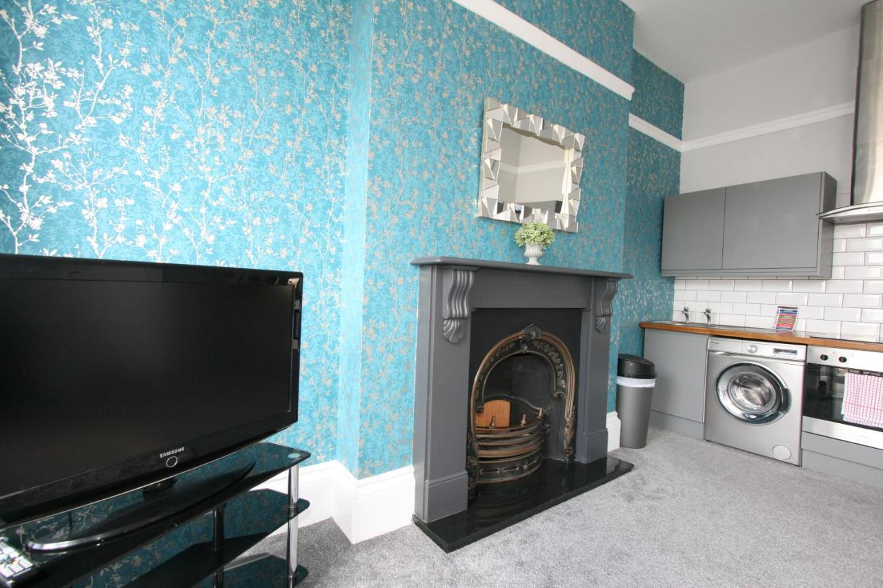 Central Serviced Apartments By Roomsbooked Cheltenham Exterior photo